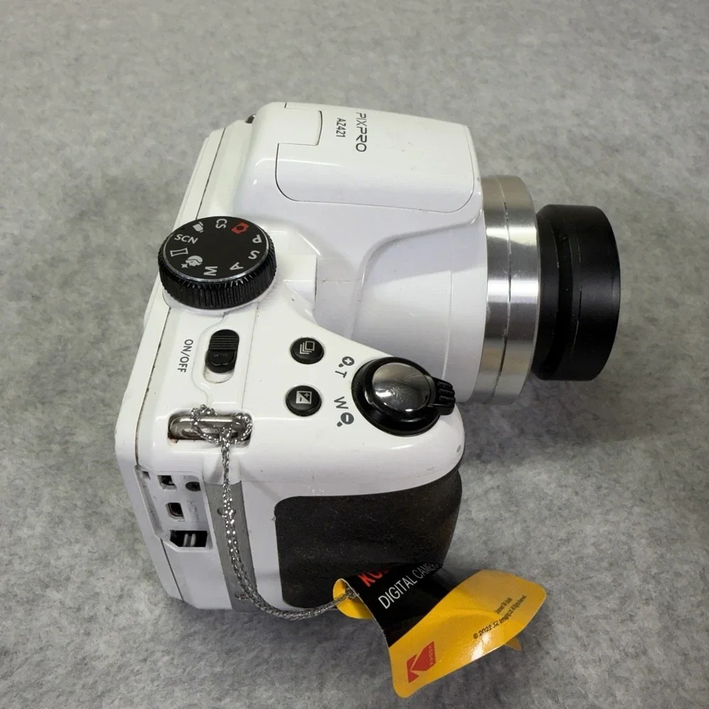 Kodak AZ421 PIXPRO 16MP Digital Camera with Wide Angle 42X White FOR PARTS